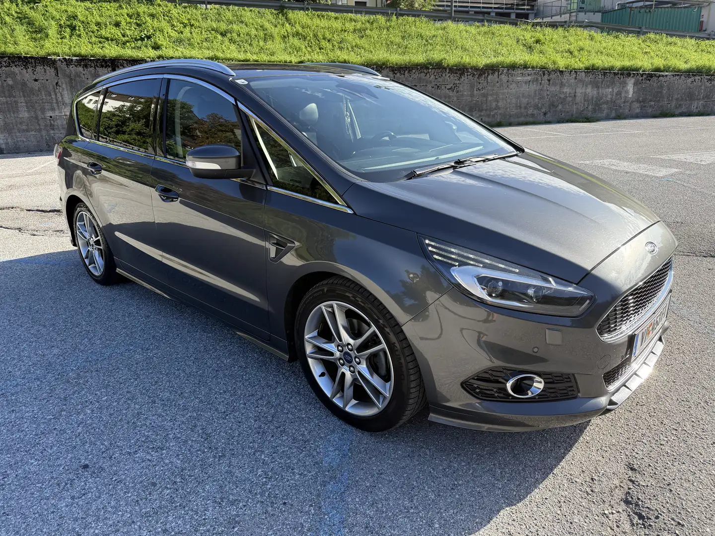 Ford S-Max S-MAX Titanium 2.0 TDCi Grau - 1