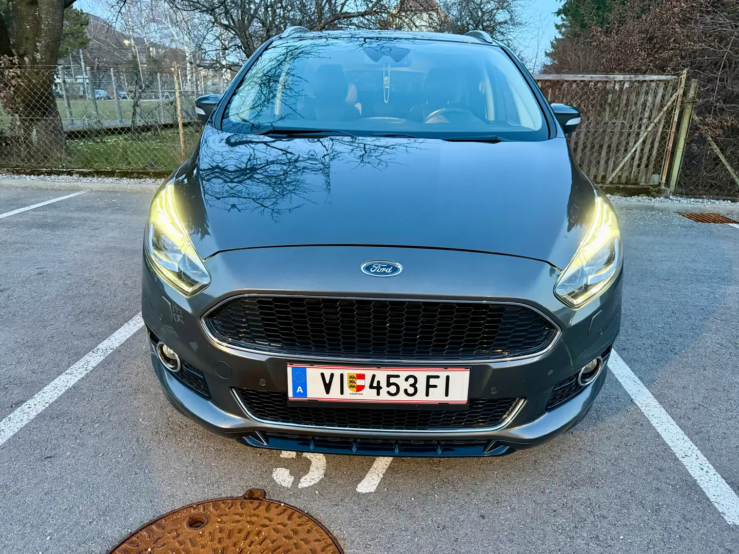 Ford S-Max S-MAX Titanium 2.0 TDCi Auto-Start/Stop Aut. Titanium Grau - 2