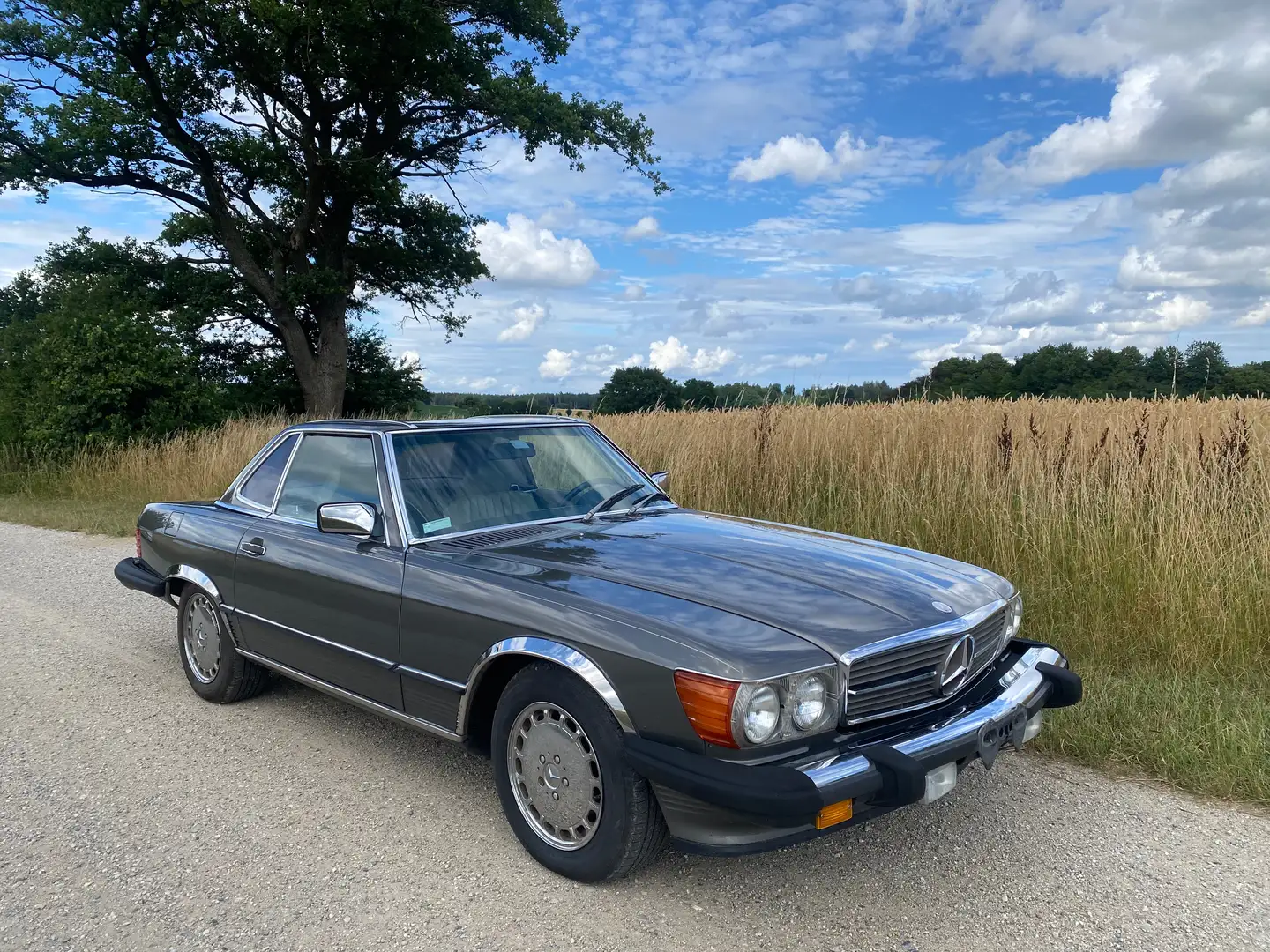 Mercedes-Benz SL 560 R107, geringe Laufleistung, TÜV & H Grau - 2
