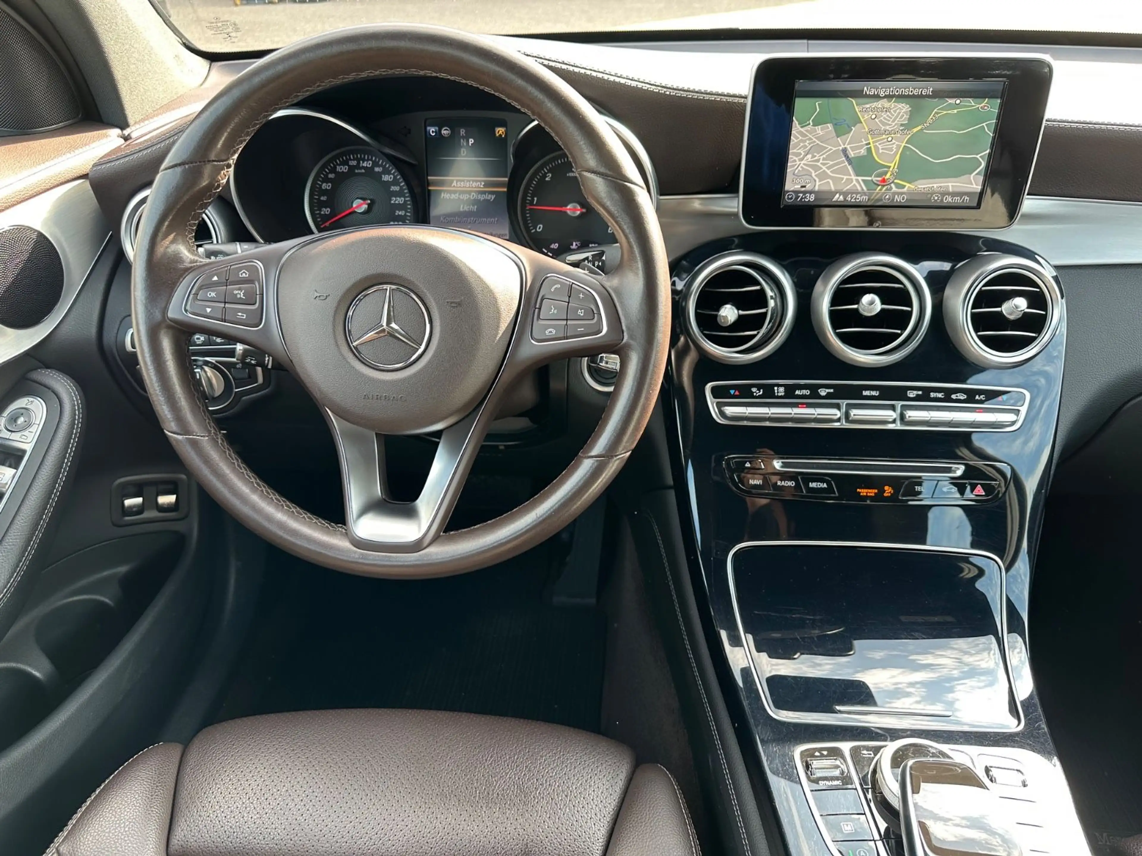 Mercedes-Benz GLC 350 d 4Matic *360°, AHK, LED, Leder* — photo 10