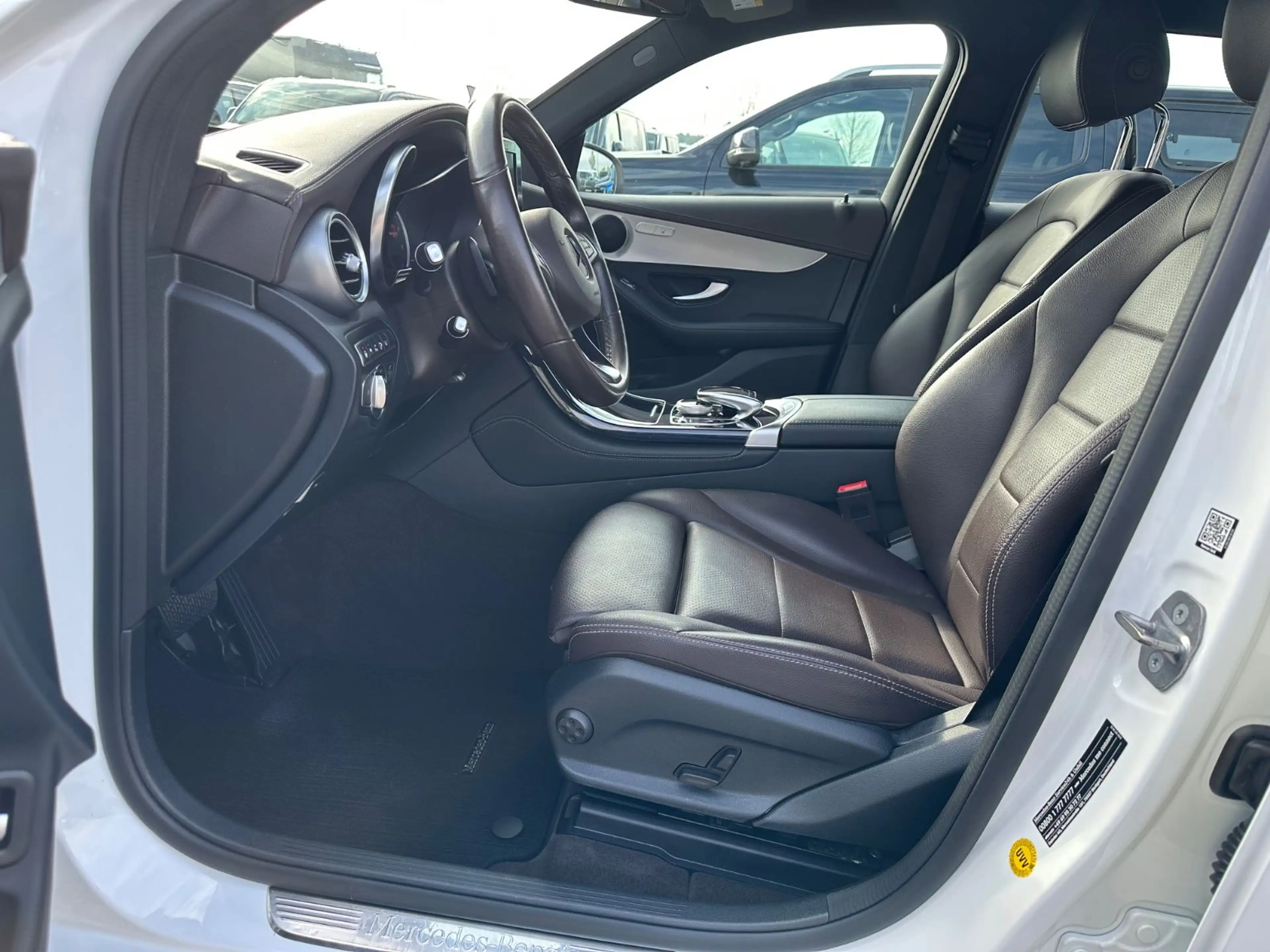 Mercedes-Benz GLC 350 d 4Matic *360°, AHK, LED, Leder* — photo 9