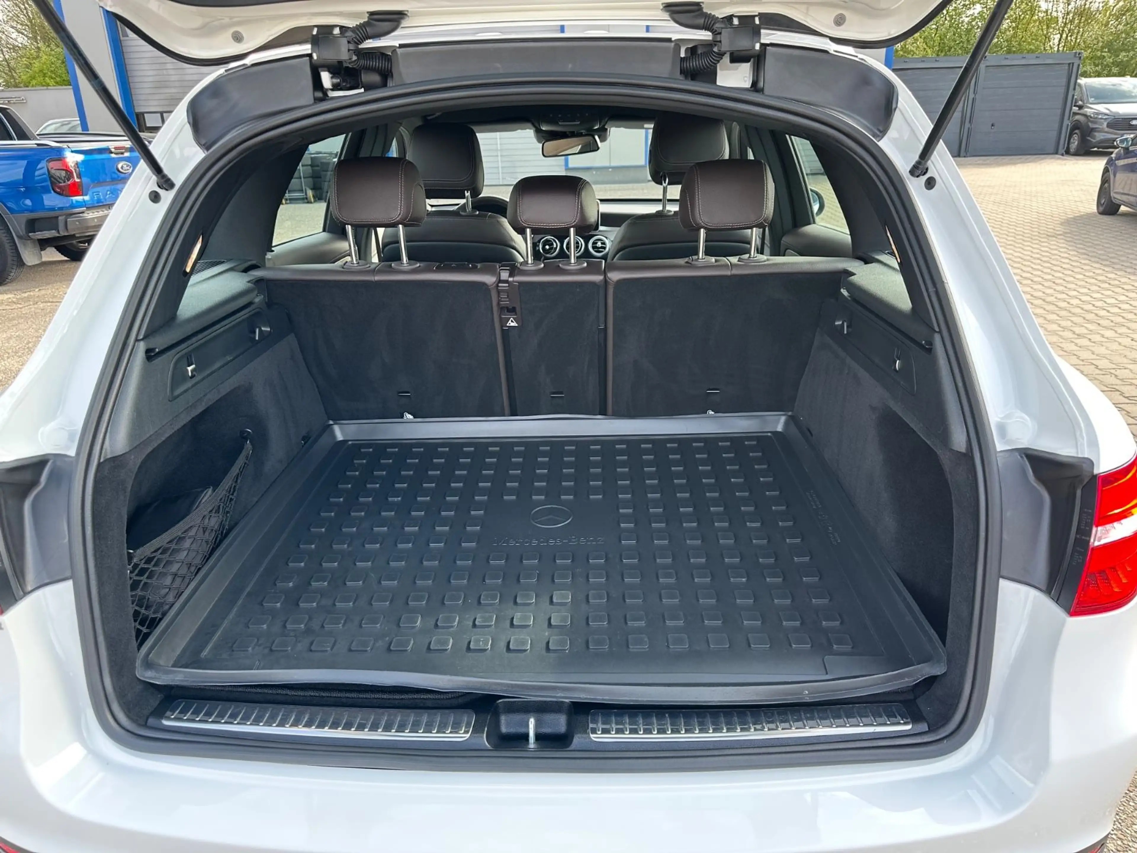 Mercedes-Benz GLC 350 d 4Matic *360°, AHK, LED, Leder* — photo 12