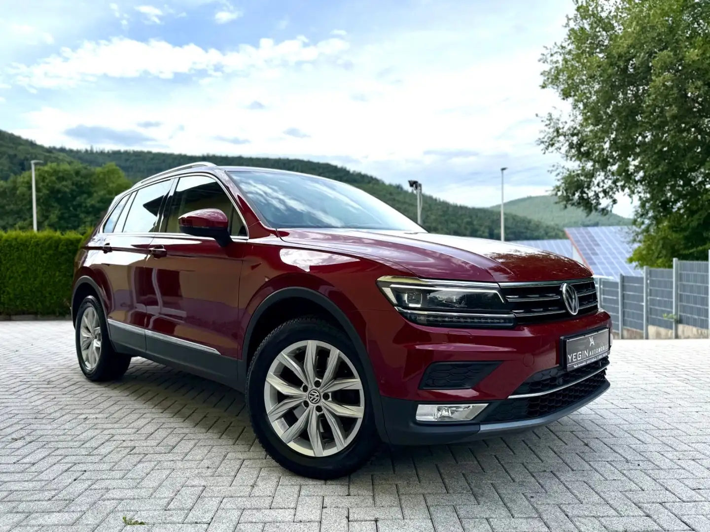 Volkswagen Tiguan 2.0 TSI DSG Highline 4Motion-Pano-HeadUp Rot - 1