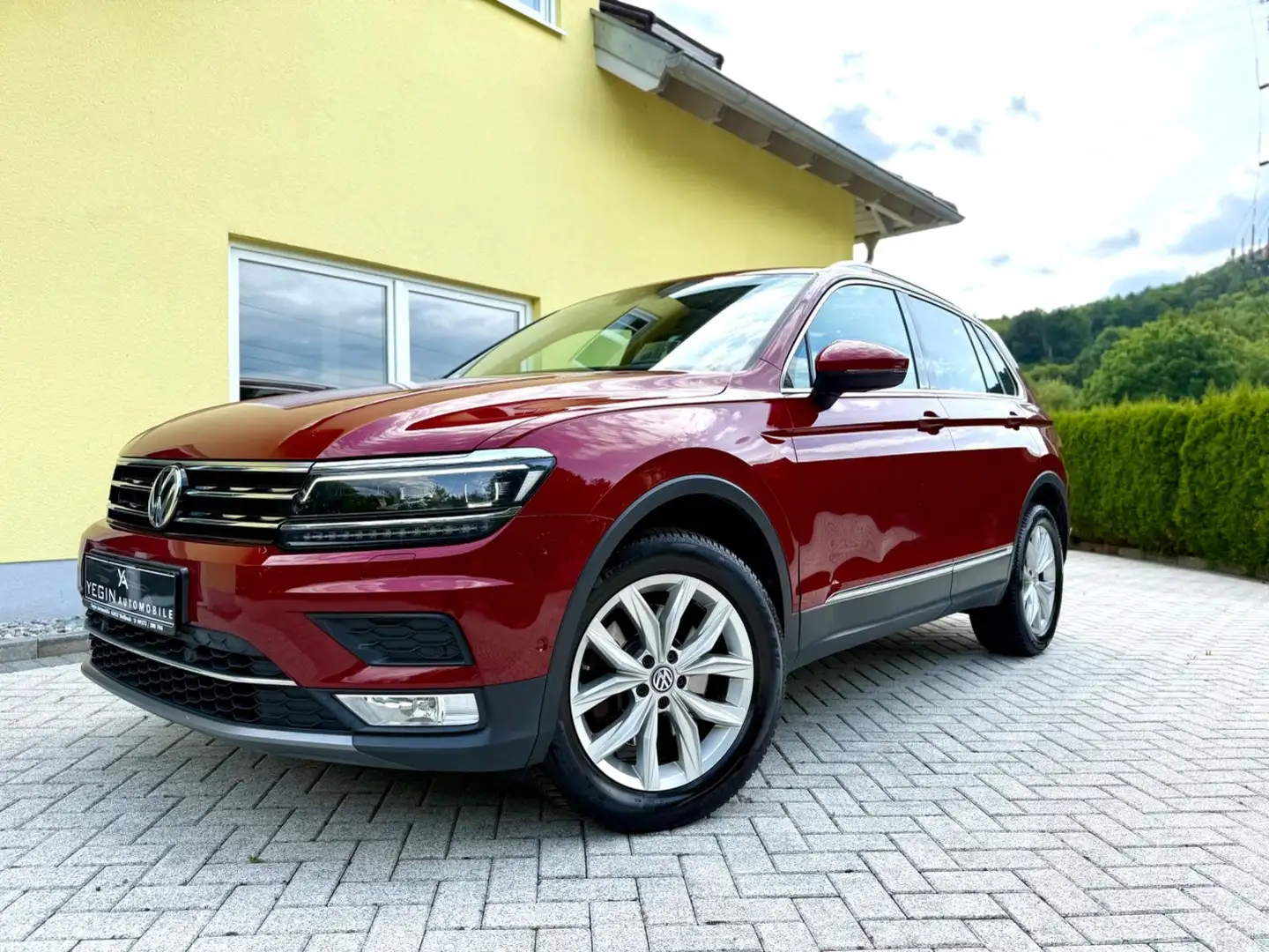 Volkswagen Tiguan 2.0 TSI DSG Highline 4Motion-Pano-HeadUp Rot - 2