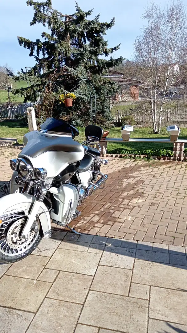 Harley-Davidson Electra Glide FLHTCU ULTRA CLASSIC Blanc - 2