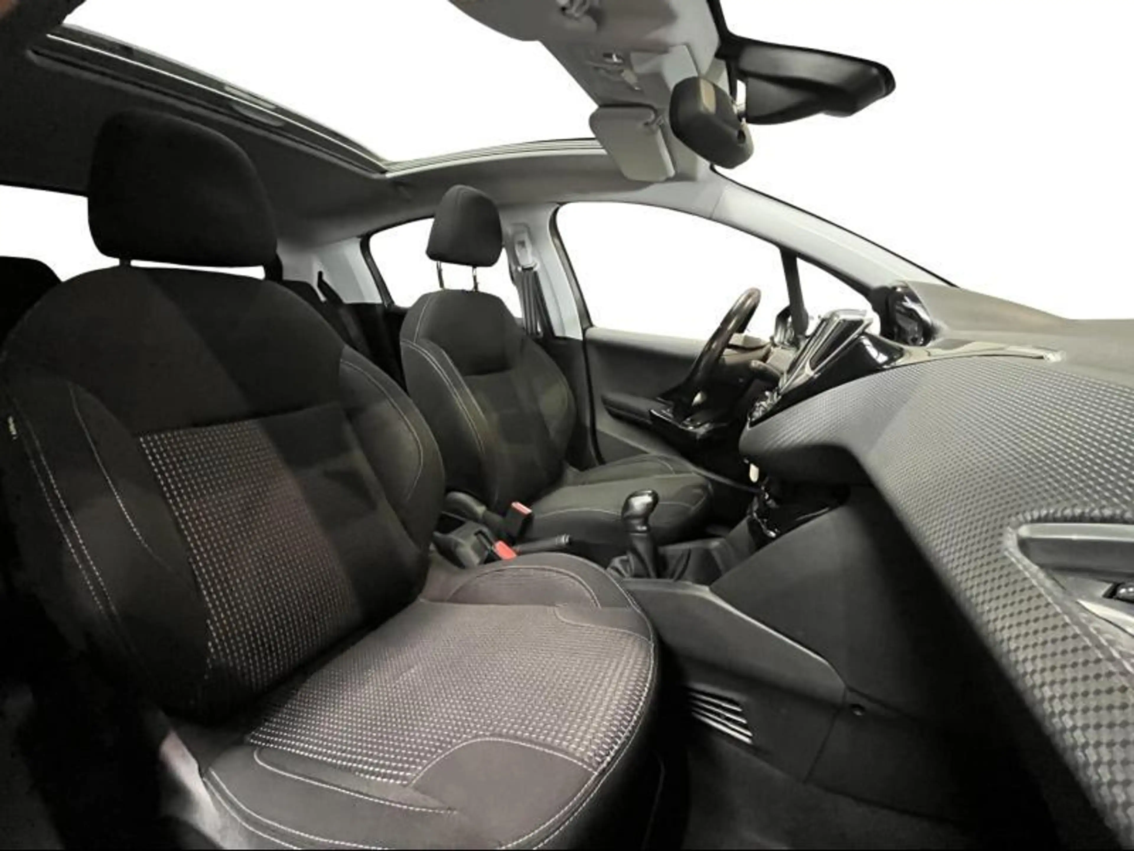 Peugeot 208 Allure | Camera | Carplay | Park Assist — photo 14