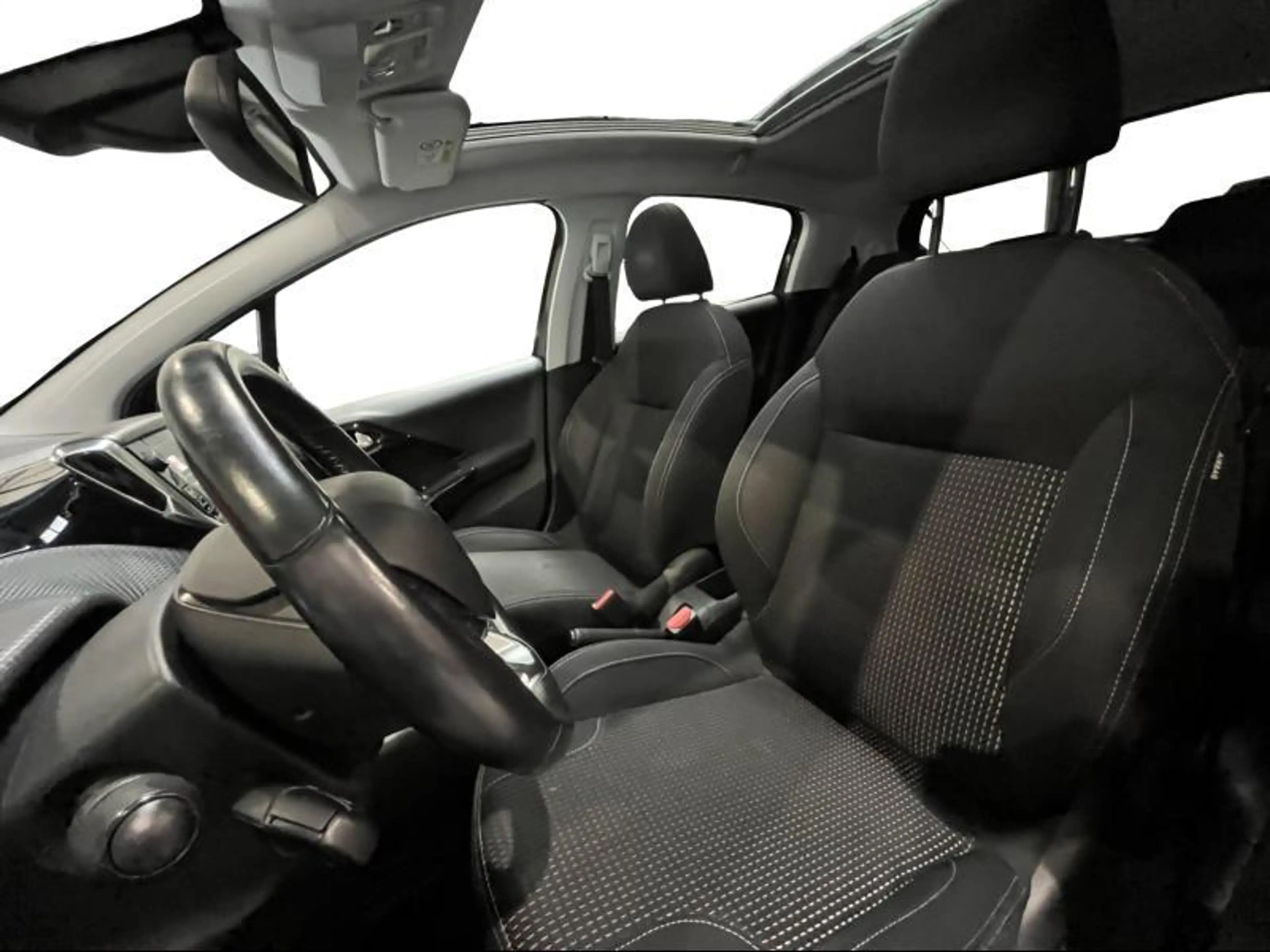 Peugeot 208 Allure | Camera | Carplay | Park Assist — photo 13
