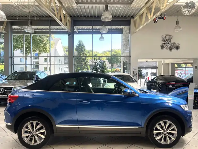 Volkswagen T-Roc view 2