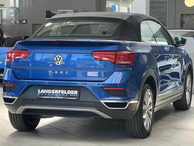 Volkswagen T-Roc view 3