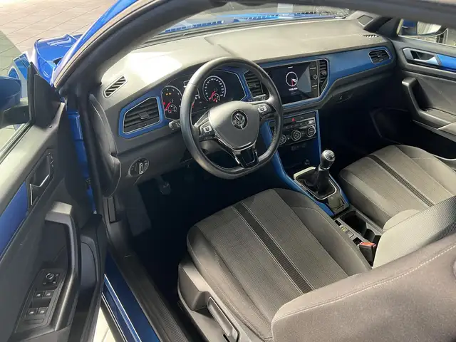 Volkswagen T-Roc view 12