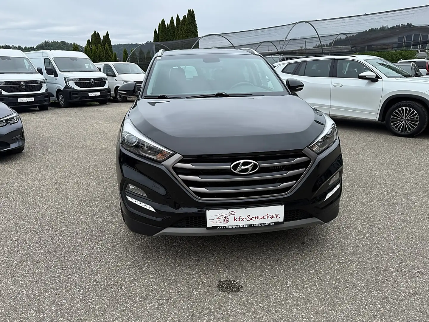 Hyundai TUCSON Tucson 2,0 CRDI 4WD Go Schwarz - 2