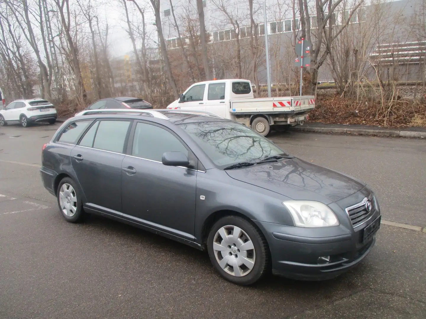 Toyota Avensis Kombi 1.8 Sol**KLIMA**ALU*TÜV-AU-NEU Gris - 1