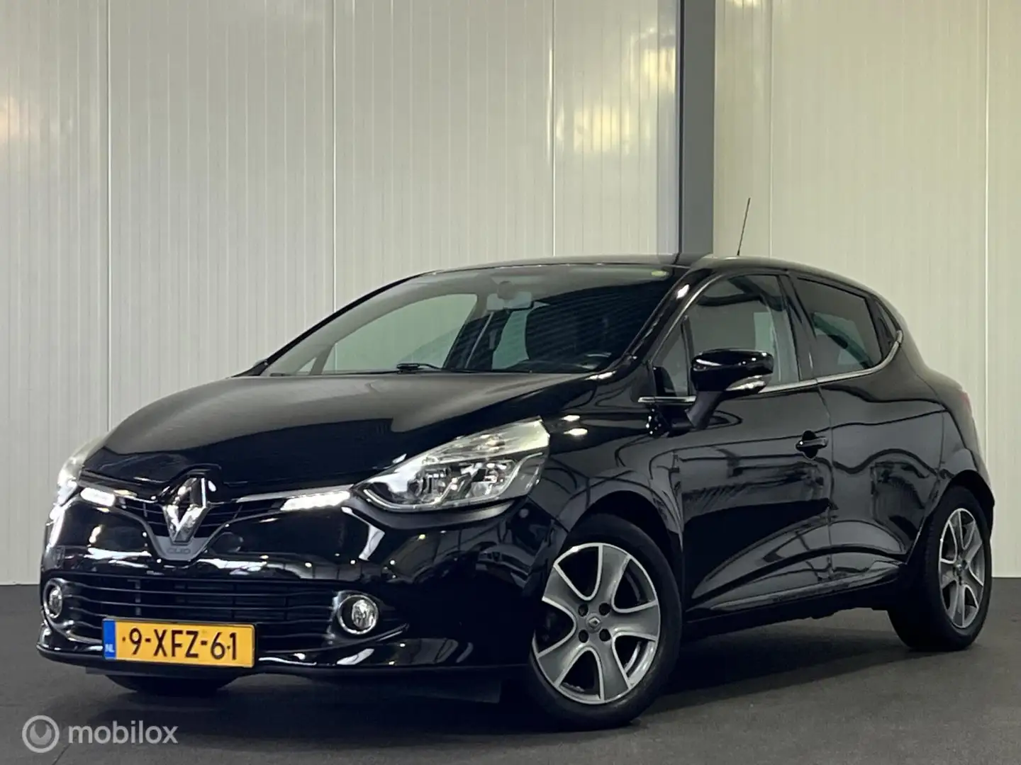 Renault Clio 1.5 dCi ECO Night&Day [ NAP navigatie LM cruise ] Schwarz - 1