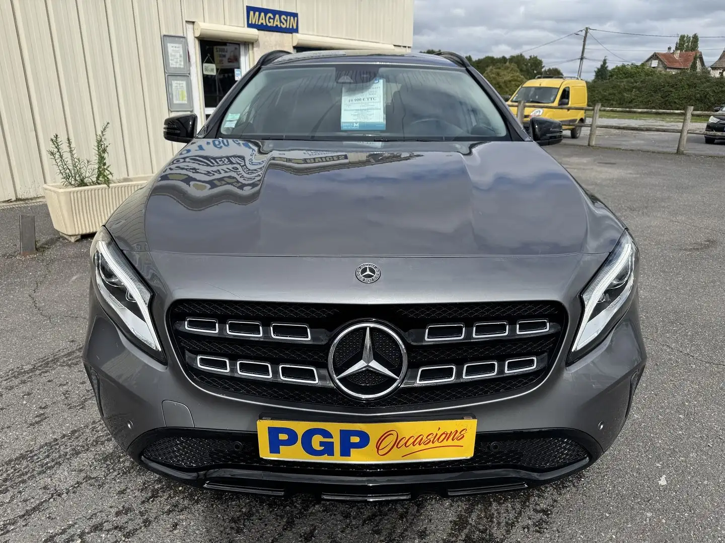 Mercedes-Benz GLA 200 200 INSPIRATION 7G-DCT Grau - 2