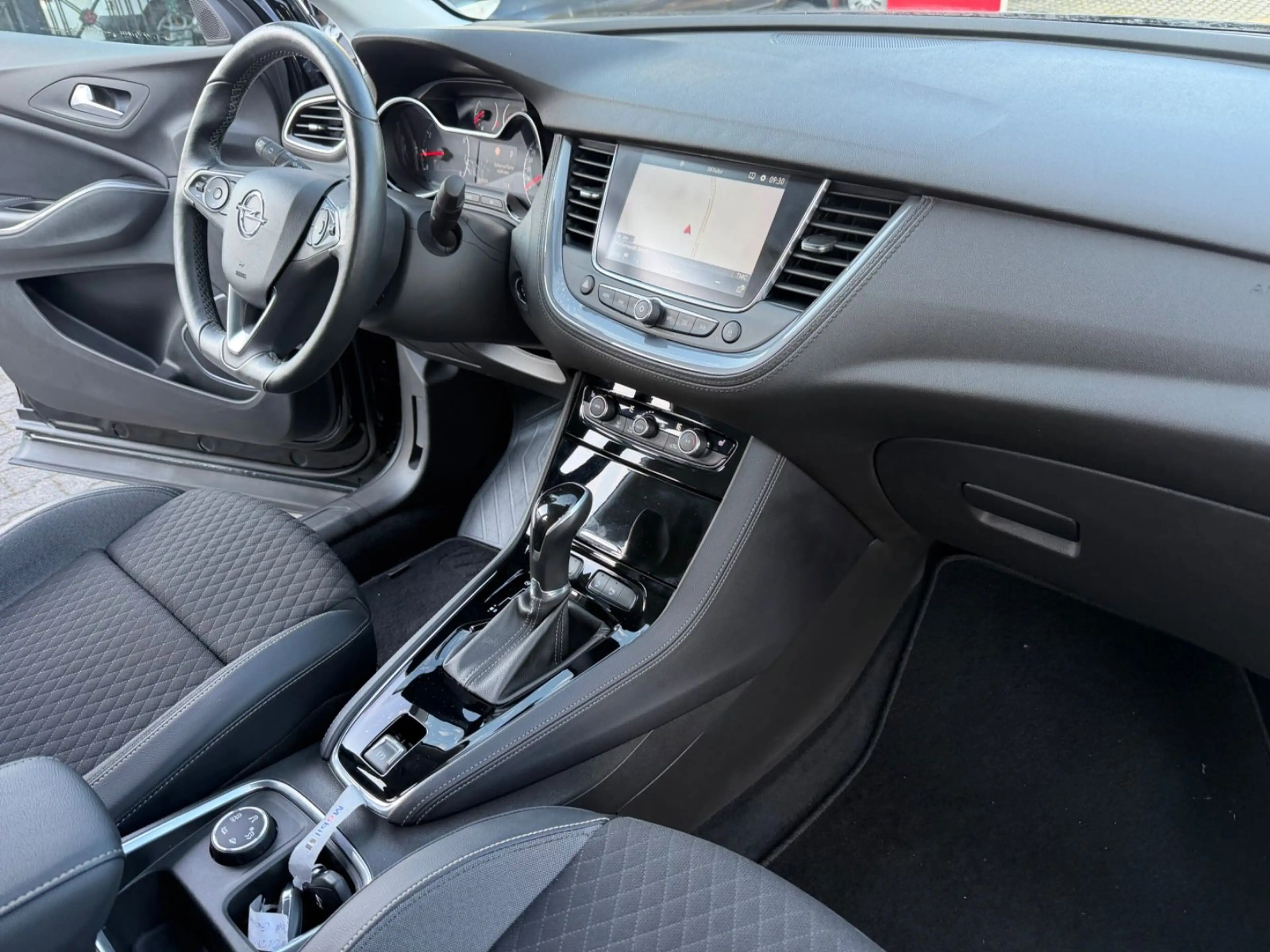 Opel Grandland X Innovation — photo 10
