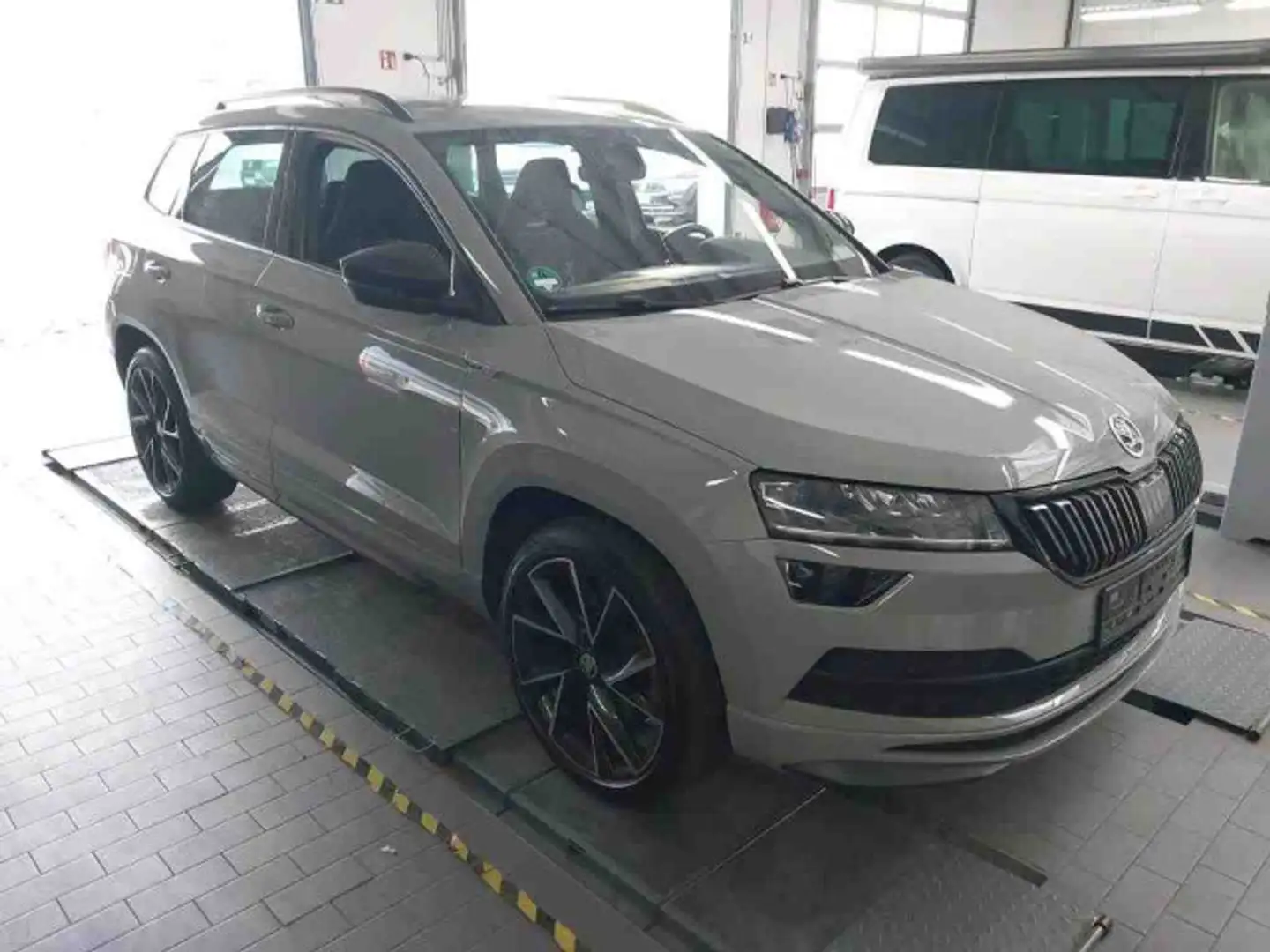 Skoda Karoq Sportline 4x4 2,0 TSI DSG LED NAVI ACC RFK Grau - 2