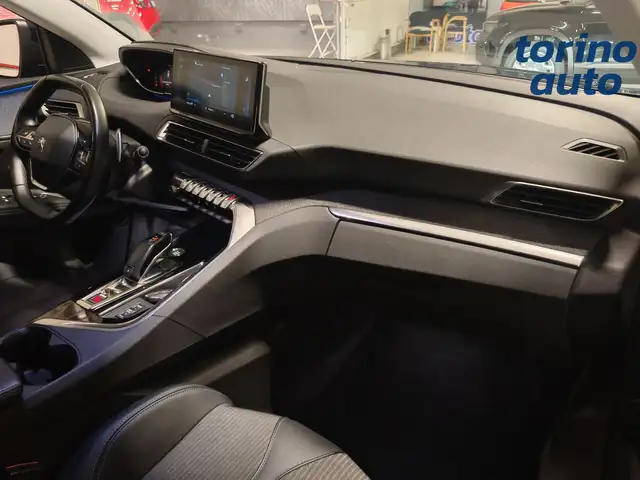 Peugeot 3008 view 5