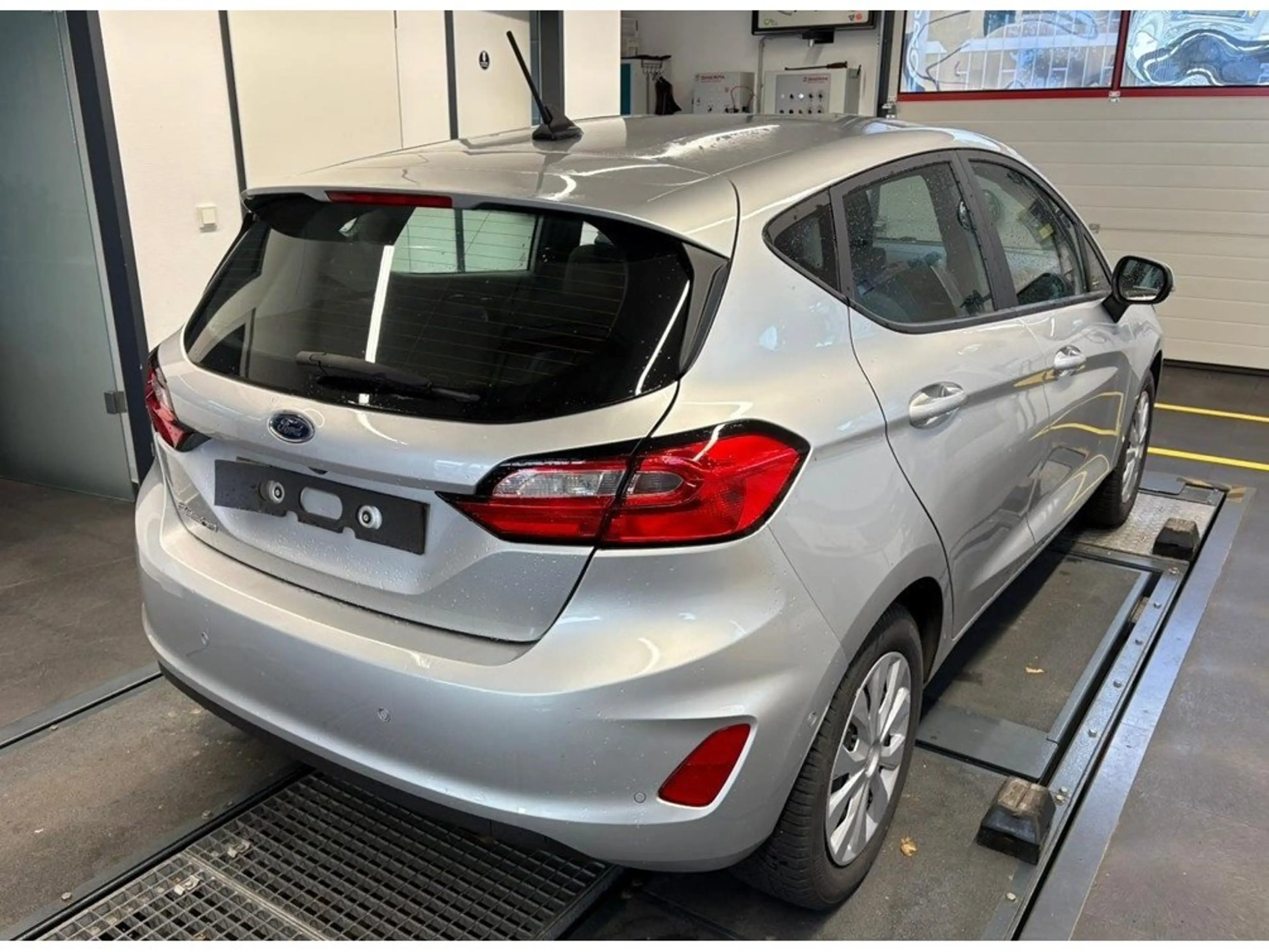 Ford Fiesta 1.1 Cool & Connect KAMERA/LED/TEMPO/NAVI/ — photo 2