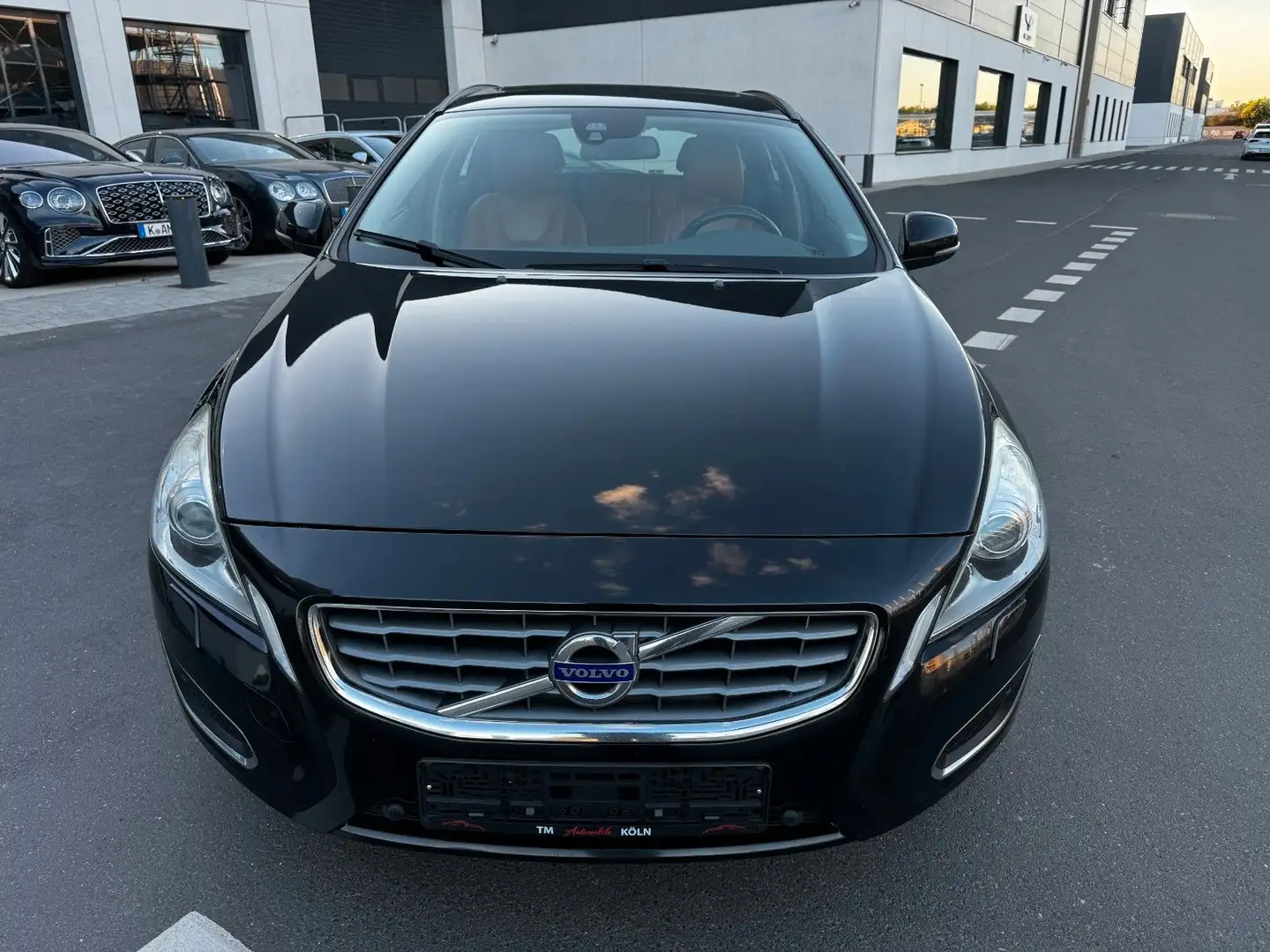 Volvo V60 Kombi Summum LEDER KAMERA SHD XENON NAVI Noir - 2