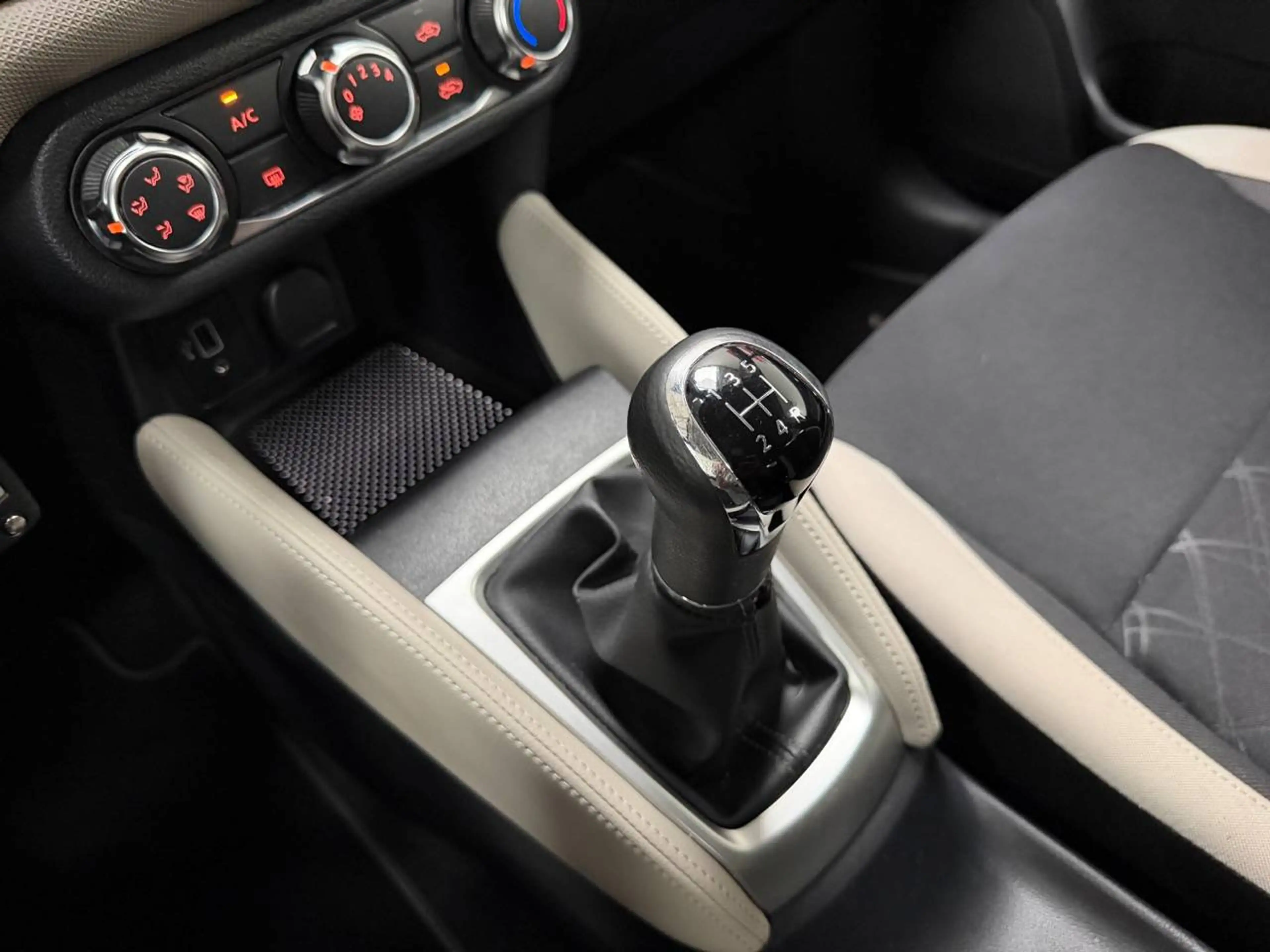 Nissan Micra Micra 1.0 IG-T Tekna — photo 13
