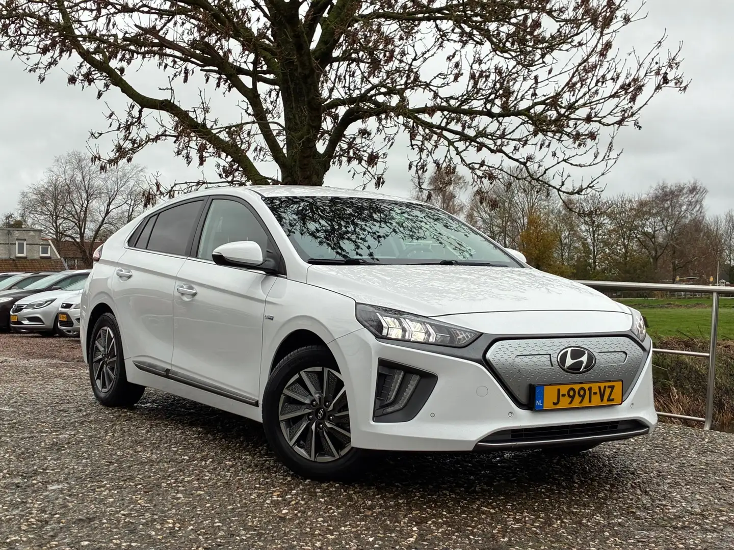 Hyundai IONIQ Premium EV 38 kWh | SOH 100% | Full option nu €15. Wit - 1