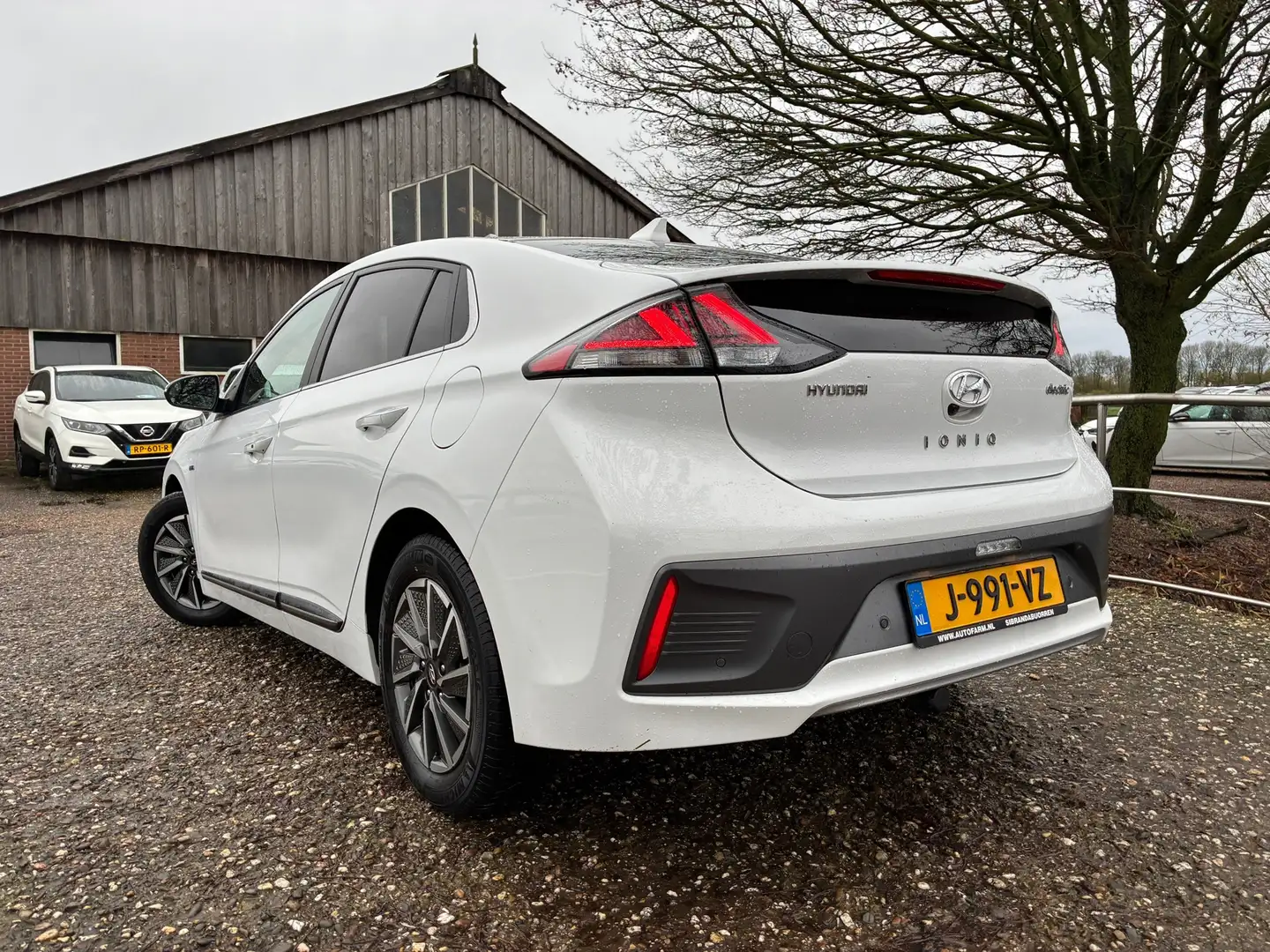 Hyundai IONIQ Premium EV 38 kWh | SOH 100% | Full option nu €15. Wit - 2
