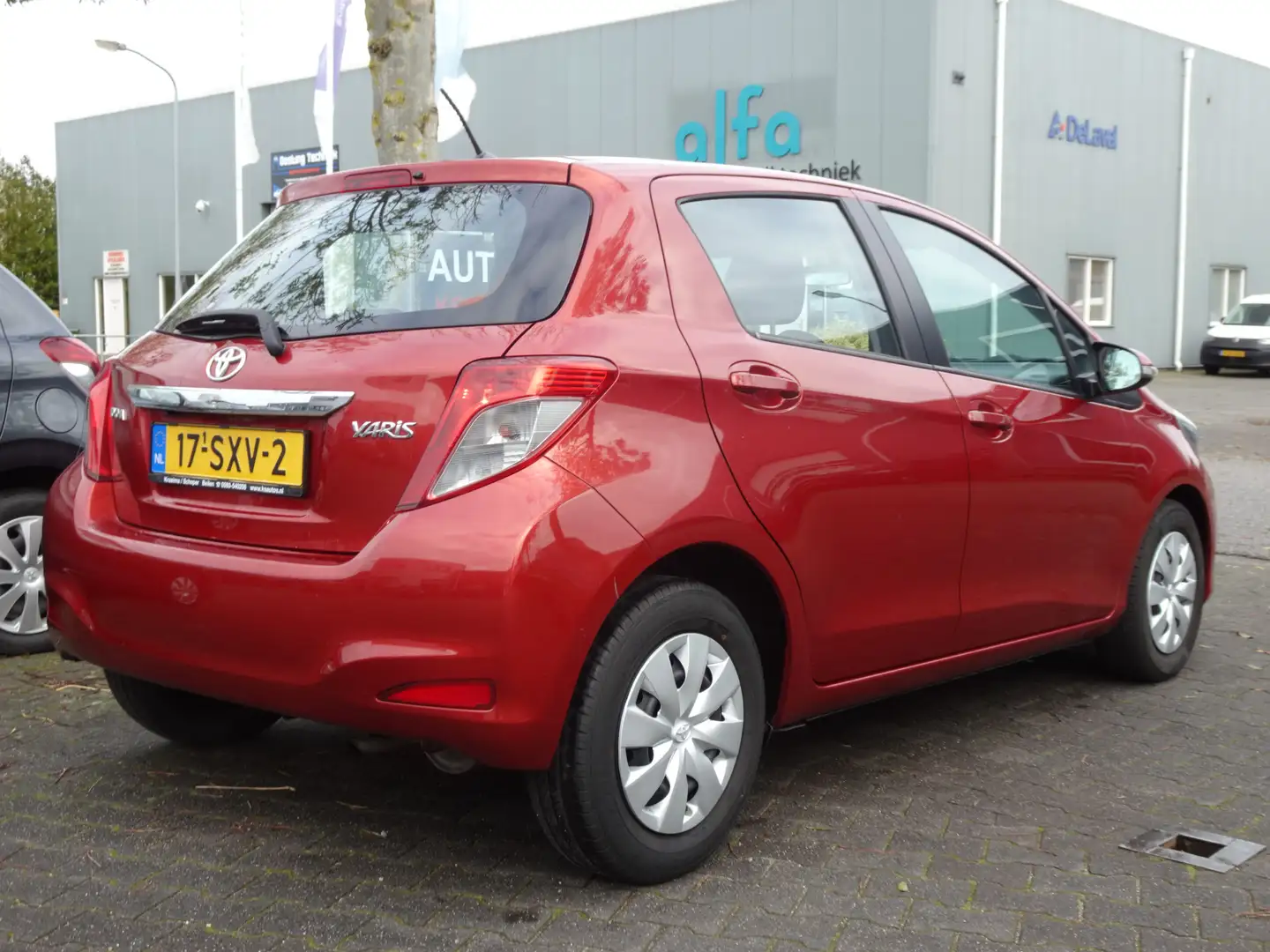Toyota Yaris 1.0 VVT-i Aspiration Rouge - 2