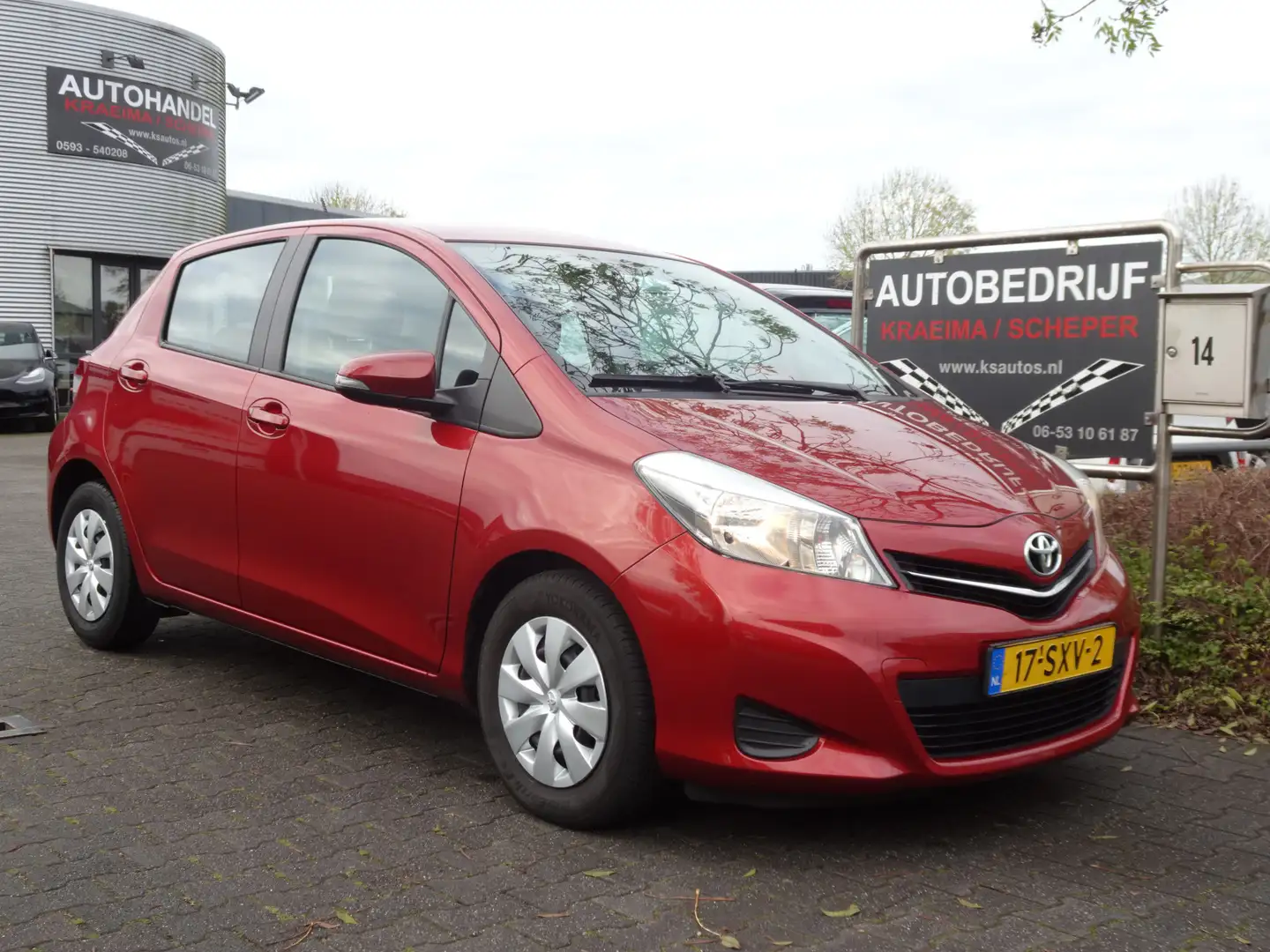 Toyota Yaris 1.0 VVT-i Aspiration Rouge - 1