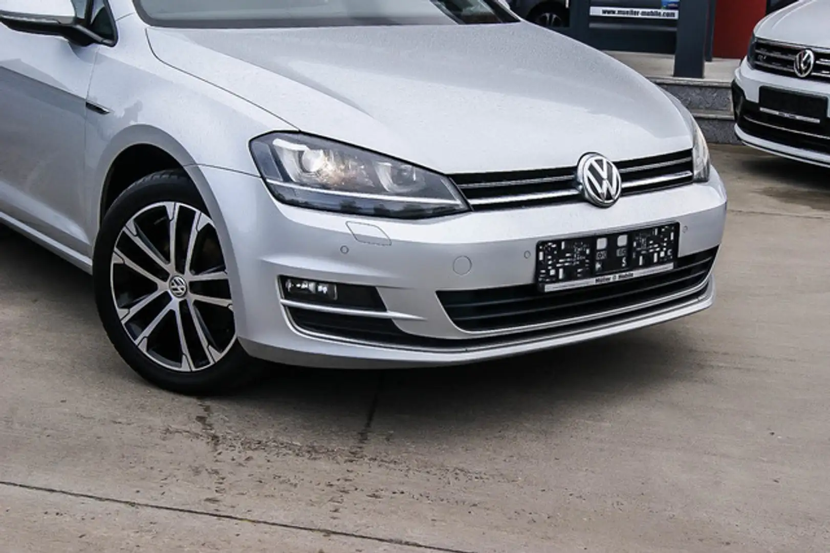 Volkswagen Golf VII 1.6 TDI Lounge Bi-XENON NAVIGATION PDC Plateado - 2