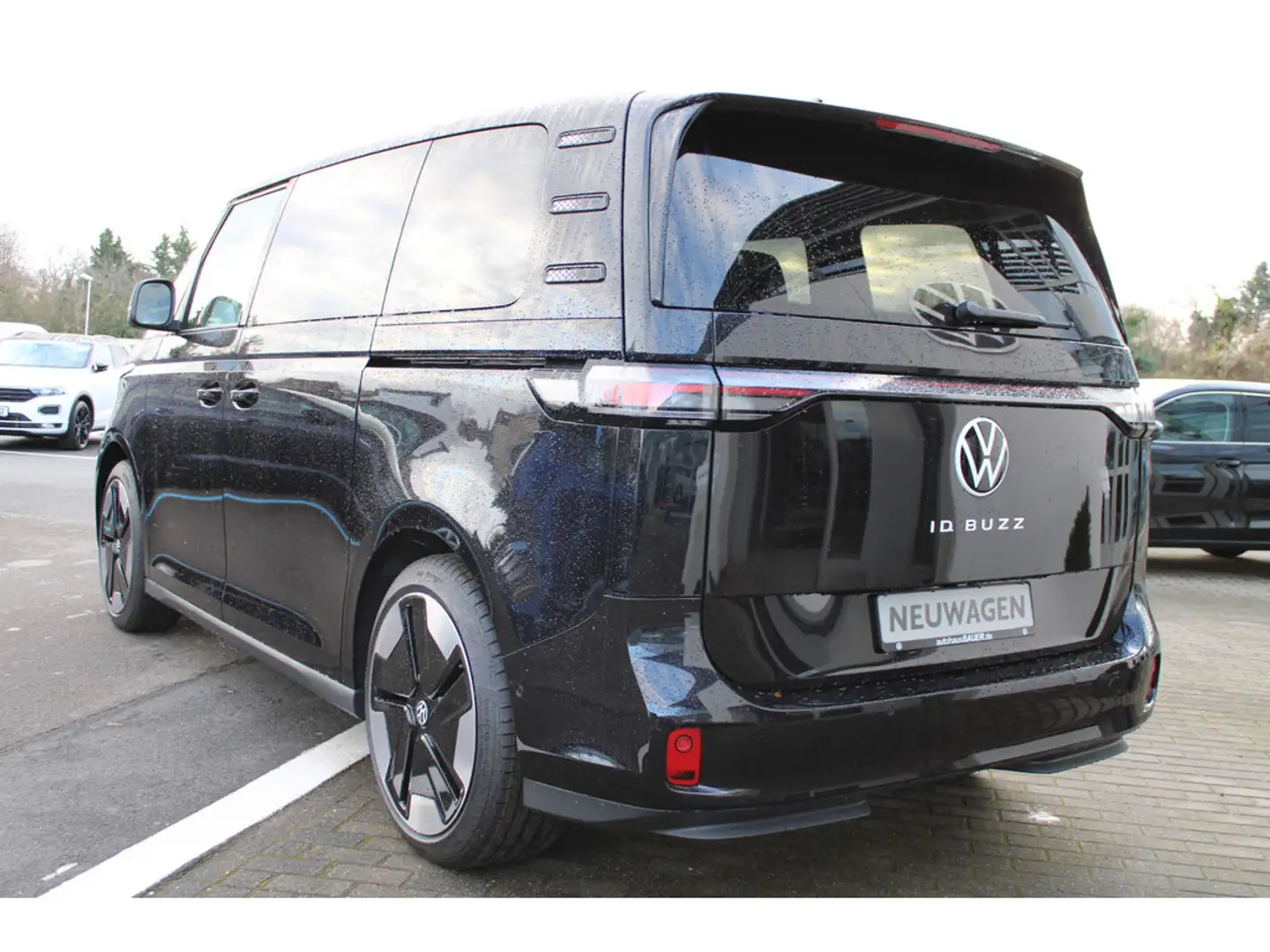 Volkswagen ID. Buzz Pro Motor: 150 kW 204 PS 77 kWh Getriebe: 1-Gang-A Schwarz - 2