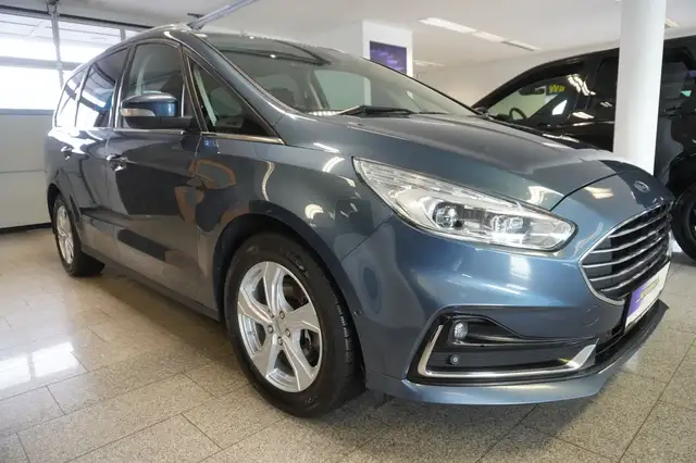 Ford Galaxy view 3