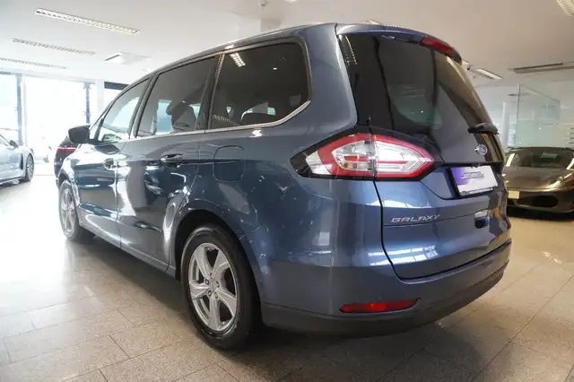 Ford Galaxy view 4