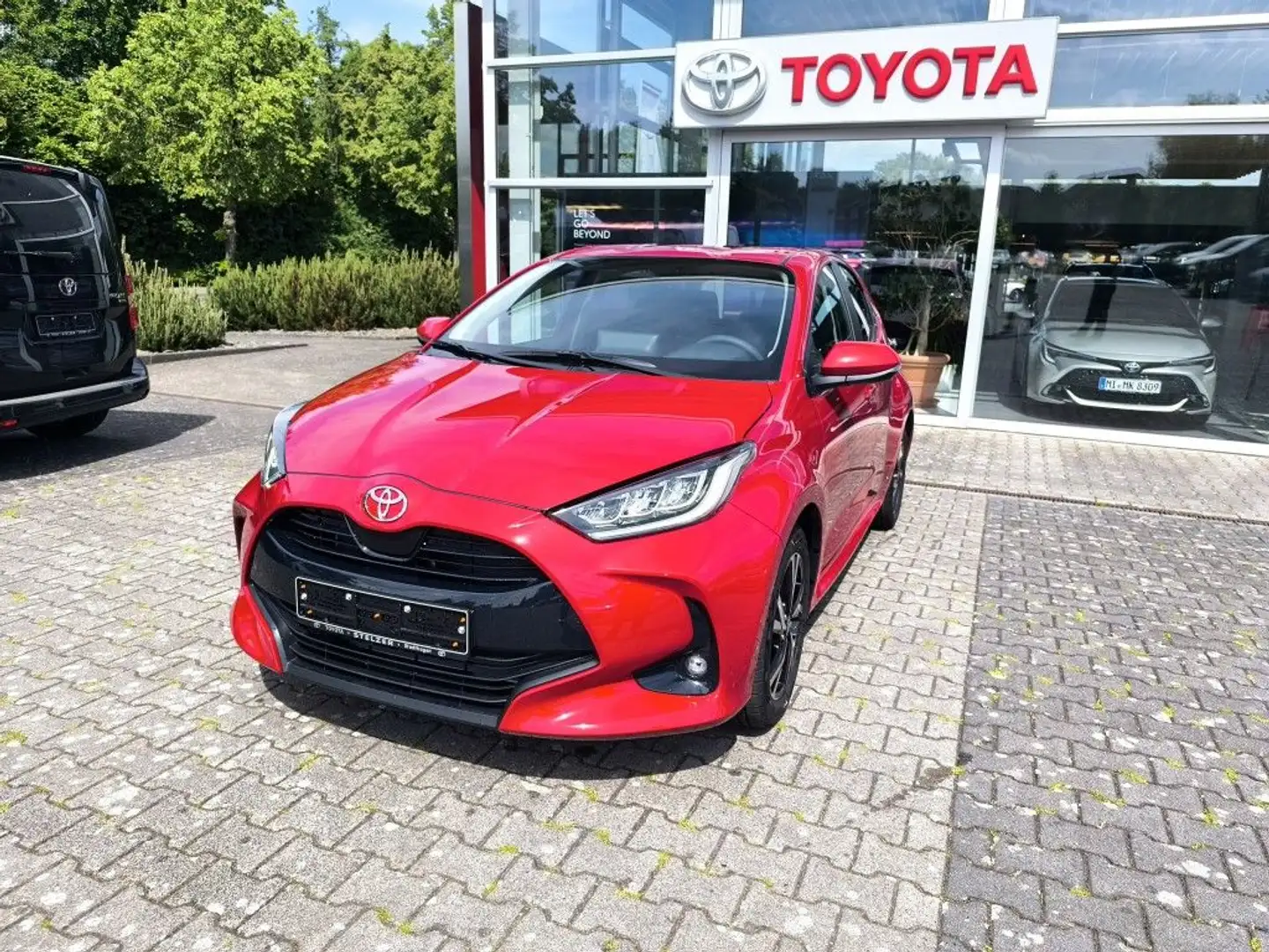 Toyota Yaris Hybrid 116 1.5 VVT-i Teamplayer Rot - 1