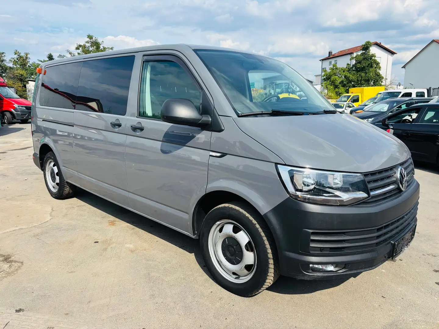 Volkswagen T6 Transporter T6 2.0 TDI Lang *Tempomat/8+1/AHK Grau - 1