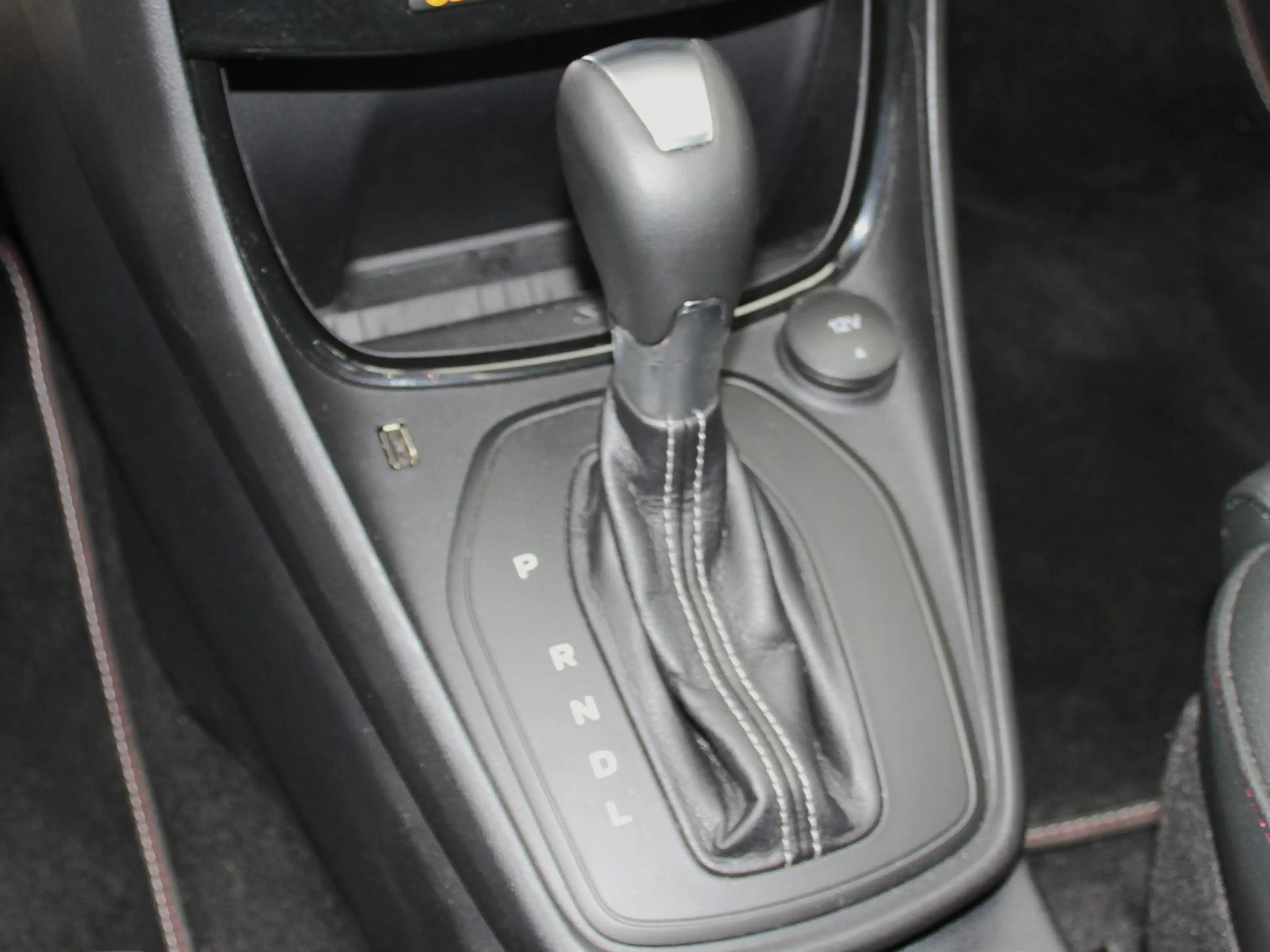 Ford Puma 1.0 MHEV Vivid Ruby Edt. Autom. Bi-LED 1.Hd — photo 11