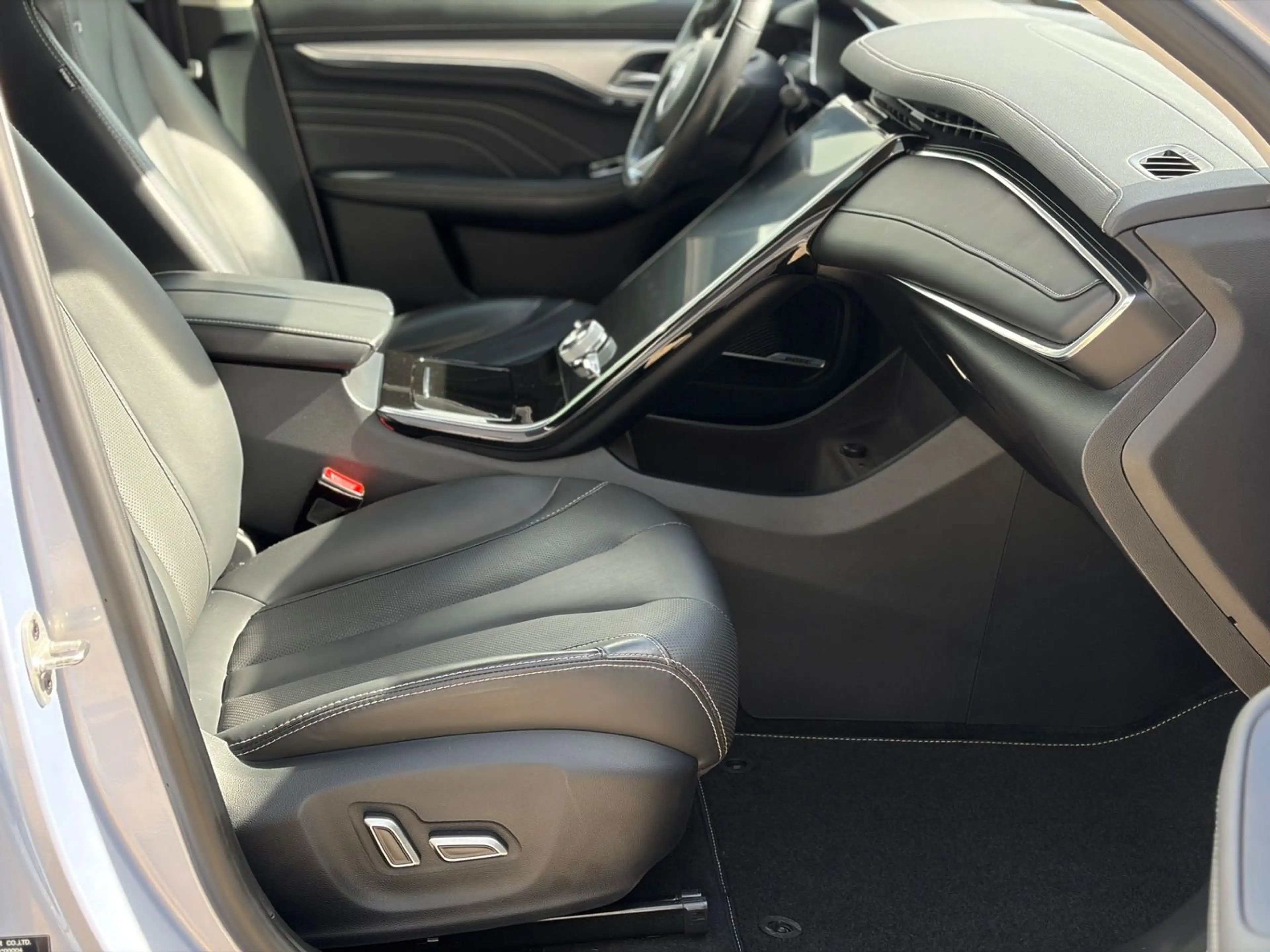 MG Marvel R Electric 212kW Performance PANO BOSE — photo 12