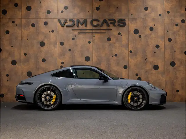 Porsche 992 view 6
