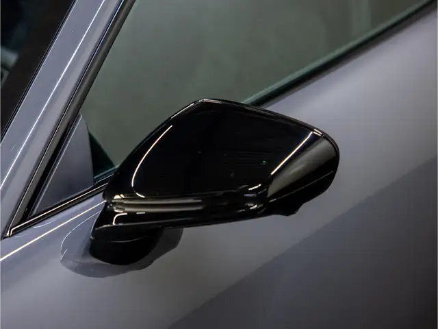 Porsche 992 view 12