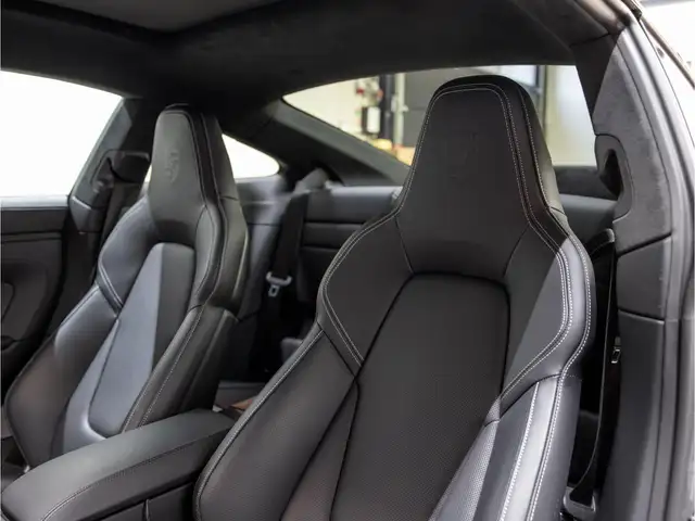 Porsche 911 view 17