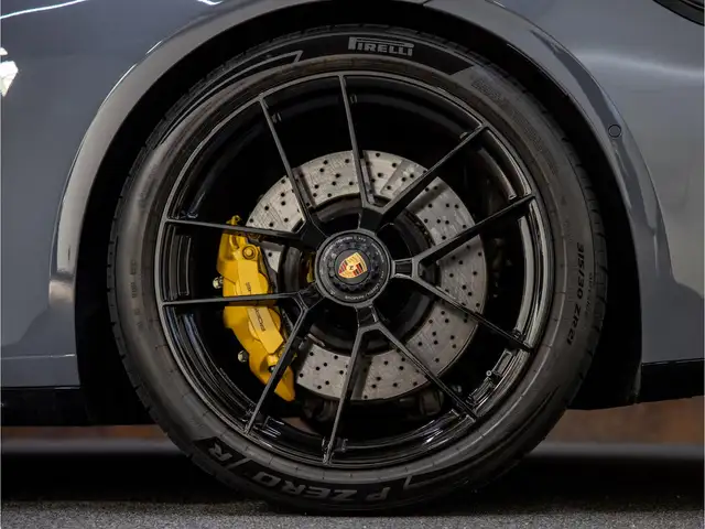 Porsche 992 view 15