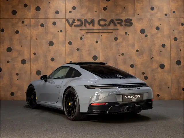 Porsche 992 view 3