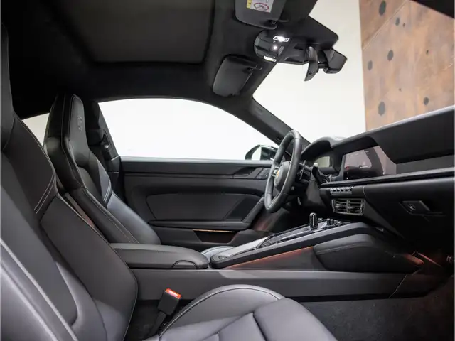 Porsche 911 view 30