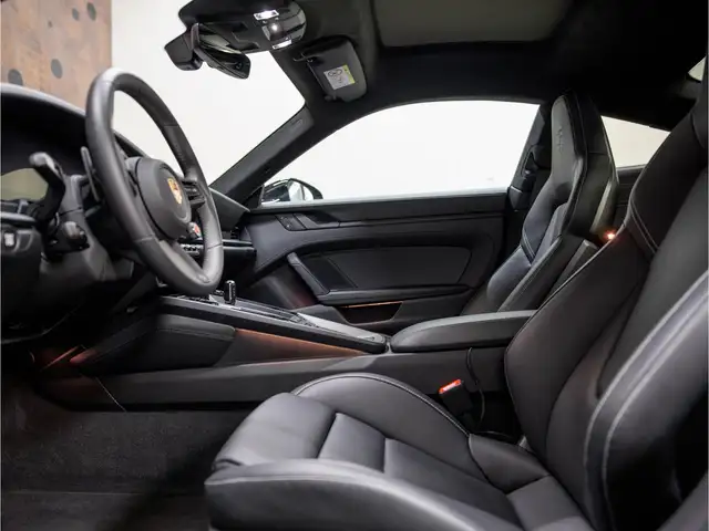 Porsche 911 view 18
