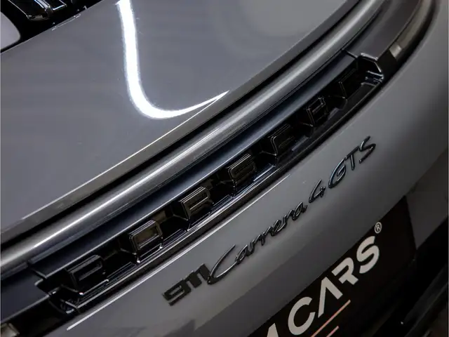 Porsche 992 view 14
