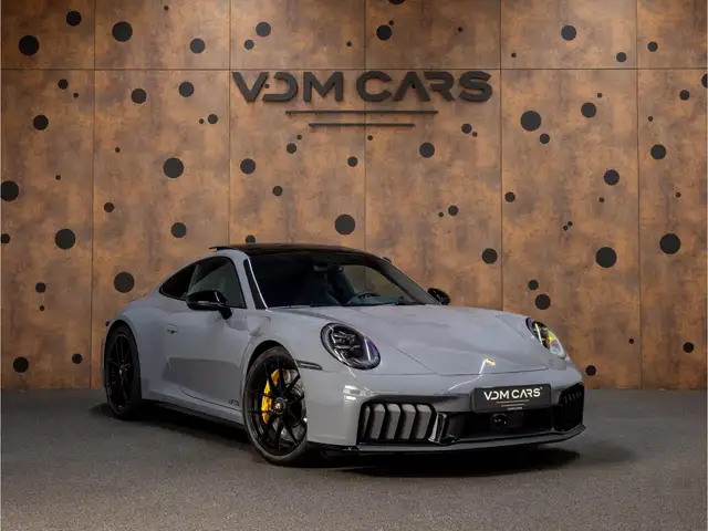 Porsche 992 view 7