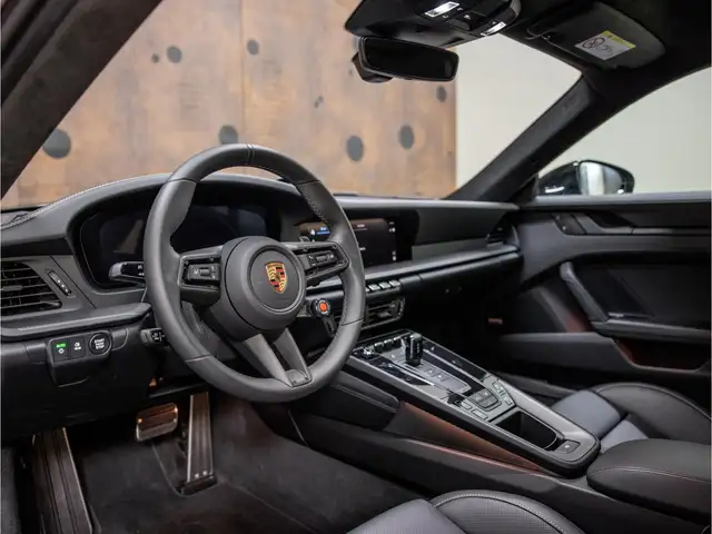 Porsche 911 view 19