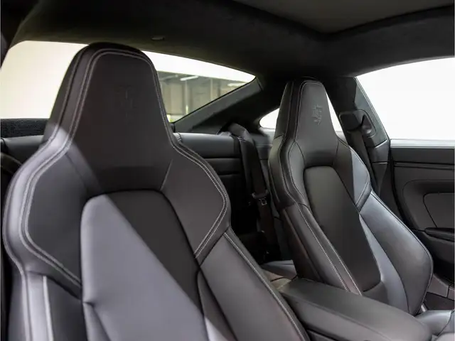 Porsche 911 view 29