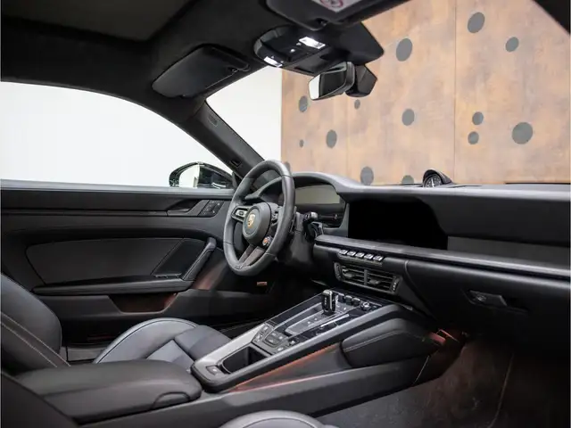 Porsche 911 view 16