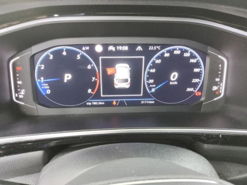 Volkswagen T-Roc 1.5 TSI DSG R-Line Pano Navi LED SHZ PDC — photo 5