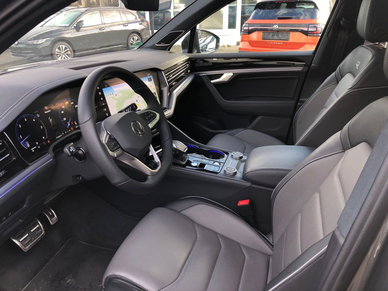 Volkswagen Touareg 3.0TDI R-Line Leder Pano HUD AHK — photo 10